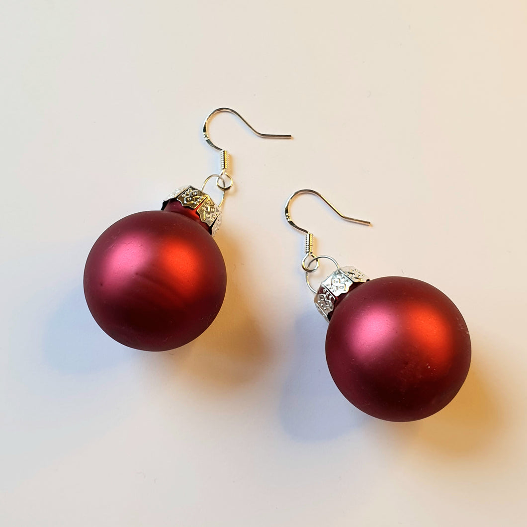 XMAS | Süße 925 Sterling Silber Ohrringe mit Weihnachtskugeln in verschiedenen Farben