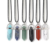 Laden Sie das Bild in den Galerie-Viewer, DIANA | Coole Choker Halskette mit spitzem Hexagon Anhänger aus Halbedelsteinen
