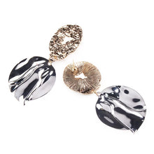 Laden Sie das Bild in den Galerie-Viewer, KALANI | Artsy bicolor Statement Ohrringe in gold und silber
