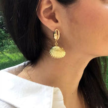Laden Sie das Bild in den Galerie-Viewer, BEACH BABE | IKAIKA Ohrringe gold Muscheln

