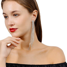 Laden Sie das Bild in den Galerie-Viewer, LUMIÈRE | Lange Party Kristall Ohrringe gold
