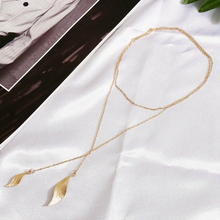 Laden Sie das Bild in den Galerie-Viewer, GABRIELLA | Schöne goldfarbene minimal Halskette mit süßen Blättern
