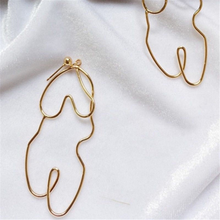 Laden Sie das Bild in den Galerie-Viewer, RUBENS | Kunstvolle Frauen Figur Ohrringe in gold
