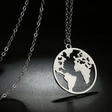 Laden Sie das Bild in den Galerie-Viewer, COLUMBUS | Schöne silberfarbene Halskette Collier mit Weltkugel Anhänger 
