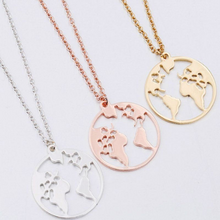 Laden Sie das Bild in den Galerie-Viewer, COLUMBUS | Schöne Halskette Collier mit Weltkugel Anhänger in gold
