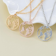 Laden Sie das Bild in den Galerie-Viewer, COLUMBUS | Schöne Halskette Collier mit Weltkugel Anhänger in gold

