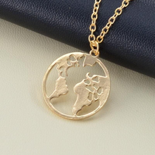 Laden Sie das Bild in den Galerie-Viewer, COLUMBUS | Schöne Halskette Collier mit Weltkugel Anhänger in gold
