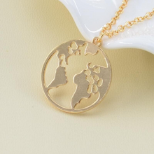 Laden Sie das Bild in den Galerie-Viewer, COLUMBUS | Schöne Halskette Collier mit Weltkugel Anhänger in gold
