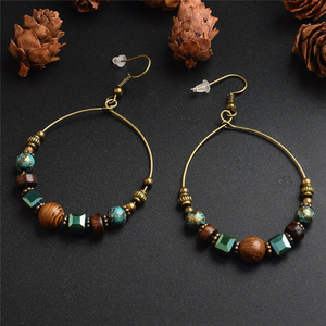 MAYA | Bronzefarbene Indie Boho Ohrringe Ohrhänger Creolen mit grün braunen Holzperlen Kristallen