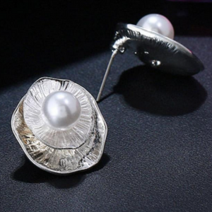 JOANNA | Edle Seerosen Braut Ohrringe in silber mit weißen Perlen
