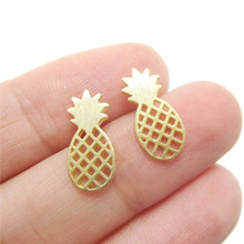 Load image into Gallery viewer, BONNIE | Süße silberfarbene Ohrstecker im Ananas Design
