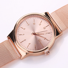 Laden Sie das Bild in den Galerie-Viewer, JULIA | Roségoldene Damen Armbanduhr mit glänzendem Ziffernblatt
