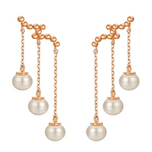 Laden Sie das Bild in den Galerie-Viewer, ASHLYN | Elegante roségoldene Ohrringe mit weißen Perlen
