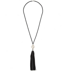 TARA | Coole lange schwarze Halskette Collier große crémeweiß beige Perle Quasten