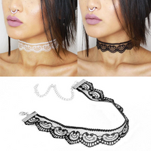 Laden Sie das Bild in den Galerie-Viewer, SAWEETIE | Süßer Gothic Lolita Choker aus schwarzer Spitze
