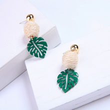 Load image into Gallery viewer, BEATRIZ | Lovely summer dangle earrings hangers studs gold palm tree leaf green ball beige | Coole Festival Sommer Ohrringe Ohrhänger Palmen
