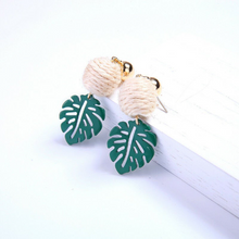 Load image into Gallery viewer, BEATRIZ | Lovely summer dangle earrings hangers studs gold palm tree leaf green ball beige | Coole Festival Sommer Ohrringe Ohrhänger Palmen
