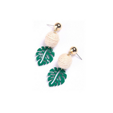 Load image into Gallery viewer, BEATRIZ | Lovely summer dangle earrings hangers studs gold palm tree leaf green ball beige | Coole Festival Sommer Ohrringe Ohrhänger Palmen
