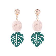 Load image into Gallery viewer, BEATRIZ | Lovely summer dangle earrings hangers studs gold palm tree leaf green ball beige | Coole Festival Sommer Ohrringe Ohrhänger Palmen
