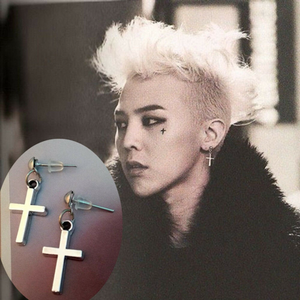SUGA | Silberne BTS K-Pop Ohrringe mit Kreuz