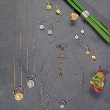 Laden Sie das Bild in den Galerie-Viewer, SERGIO ENGEL | PURA Ohrringe 55 Ohrhänger aus 925 Silber vergoldet matt Kreise Scheibe Münze
