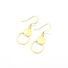 Laden Sie das Bild in den Galerie-Viewer, SERGIO ENGEL | PURA Ohrringe 55 Ohrhänger aus 925 Silber vergoldet matt Kreise Scheibe Münze
