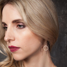 Laden Sie das Bild in den Galerie-Viewer, SERGIO ENGEL | PURA Ohrringbe 22 Ohrhänger aus 925 Silber rhodiniert matt Kreis Kette
