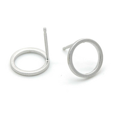 Laden Sie das Bild in den Galerie-Viewer, SERGIO ENGEL | PURA Ohrringe 19 Ohrstecker aus 925 Silber rhodiniert matt Kreis rund
