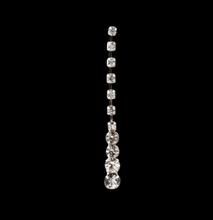 Laden Sie das Bild in den Galerie-Viewer, AMELIA | Edles Hochzeit Braut Schmuck Set Halskette Collier und Ohrringen in silber Strass Kristall
