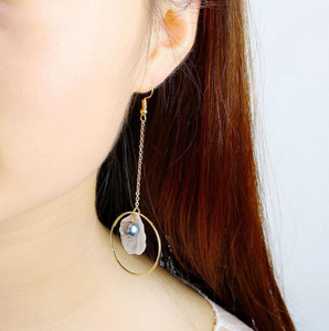 PRISCILLA | Süße Indie Boho Minimal Ohrringe Ohrhänger mit silber grauen Perlen Blättern