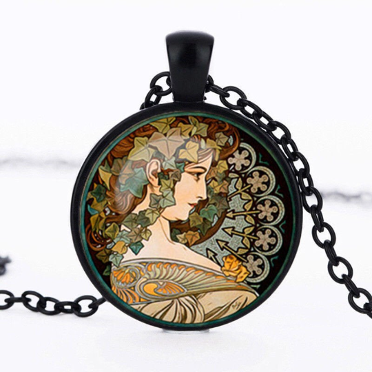 ALAMY | Kunstvolle schwarze Cabochon Halskette Collier Alphons Mucha Art Déco Motiv