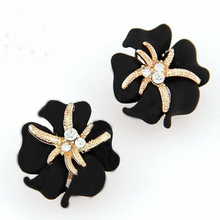 Load image into Gallery viewer, JOSLYN | Sinnliche gold schwarze Blumen Blüten Rosen Ohrringe Ohrstecker mit klaren Kristallen
