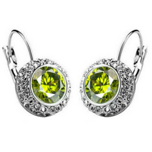 Laden Sie das Bild in den Galerie-Viewer, ELLIE | Elegante silberfarbene Ohrringe mit grünen Kristallen und Zirkonia
