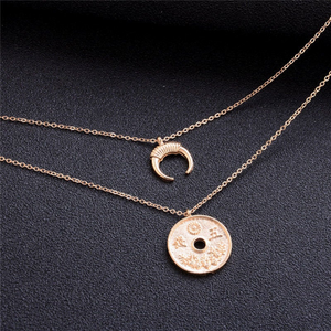 LIN | Mehrlagige goldfarbene minimalistische Halskette Collier Mond chinesische Münze