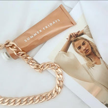 Laden Sie das Bild in den Galerie-Viewer, ESTELLE | Goldfarbene chunky chain Statement Halskette mit großer beiger Perle

