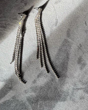 Load image into Gallery viewer, BRYLEE SILVER | Elegante lange Statement Ohrringe silber mit Kristallen
