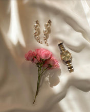 Laden Sie das Bild in den Galerie-Viewer, GIOIA | Elegante Statement Ohrringe mit crémeweißen Perlen
