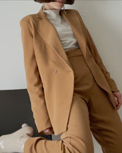 Laden Sie das Bild in den Galerie-Viewer, LUMIÈRE | Lange Party Kristall Ohrringe gold
