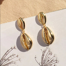 Laden Sie das Bild in den Galerie-Viewer, BEACH BABE | Ohrringe gold Muscheln doppelt
