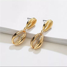 Laden Sie das Bild in den Galerie-Viewer, BEACH BABE | Ohrringe gold Muscheln doppelt
