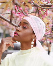 Laden Sie das Bild in den Galerie-Viewer, GIOIA | Elegante Statement Ohrringe mit crémeweißen Perlen
