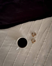 Load image into Gallery viewer, AUBREE | Goldfarbene 80er Retro Ohrringe 3er Hoop Creolen
