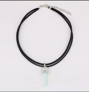 DIANA | Coole Choker Halskette mit spitzem Hexagon Anhänger aus Halbedelsteinen