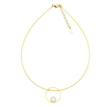 Laden Sie das Bild in den Galerie-Viewer, SERGIO ENGEL | PURA Kette 30 aus 925 Silber rhodiniert matt vergoldet mit Kreis rundem Anhänger und rosanem Rose Water Opal Edelstein
