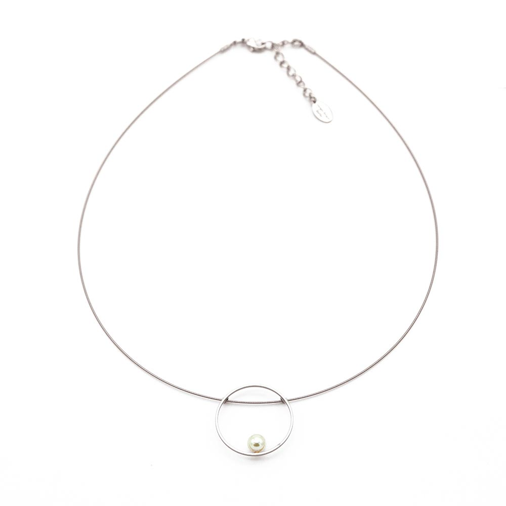 SERGIO ENGEL | PURA Kette 31 aus 925 Silber rhodiniert matt mit Kreis rundem Anhänger und crémeweißer Perle